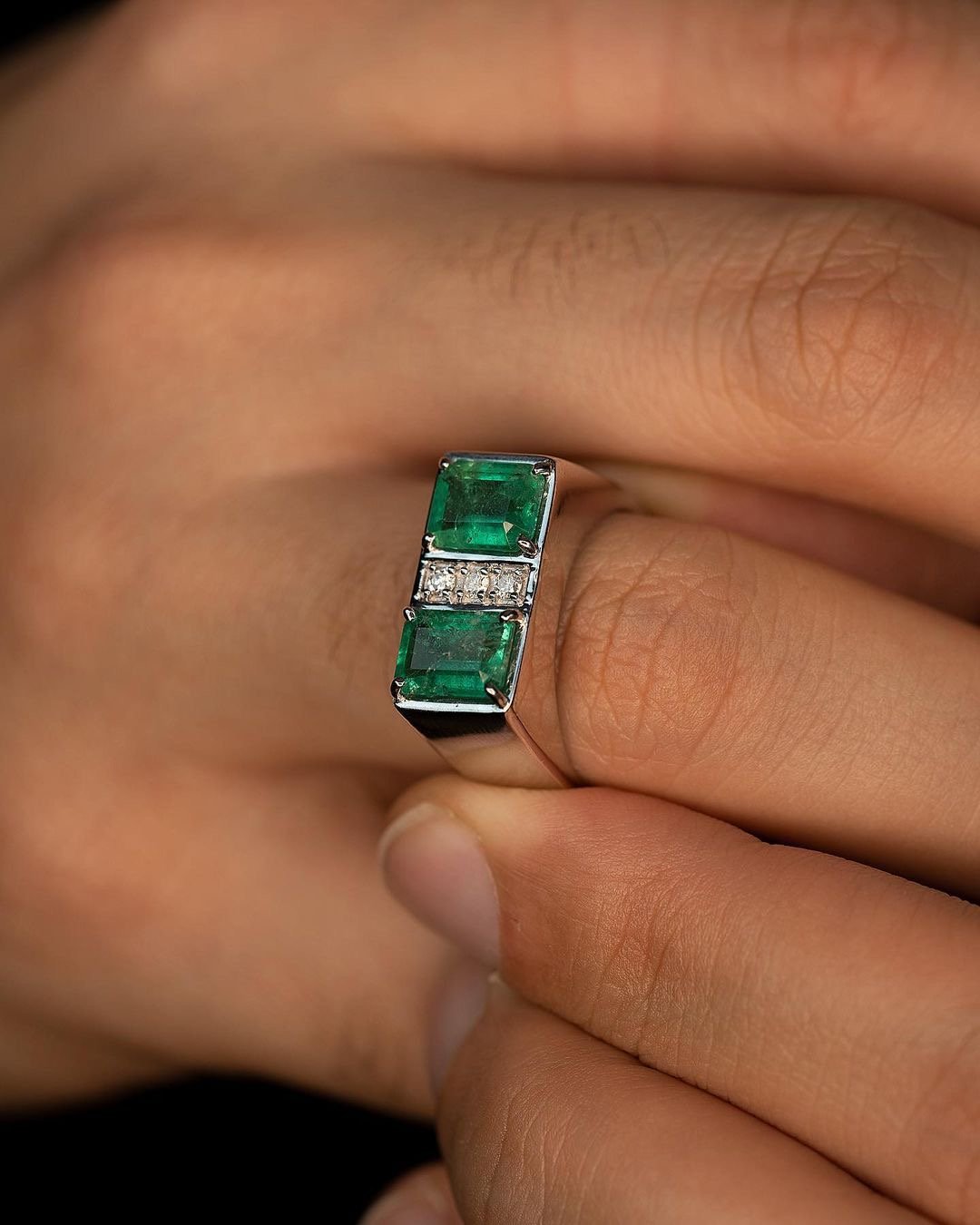 Double Ring – Emerald + 3 Diamonds – view 2