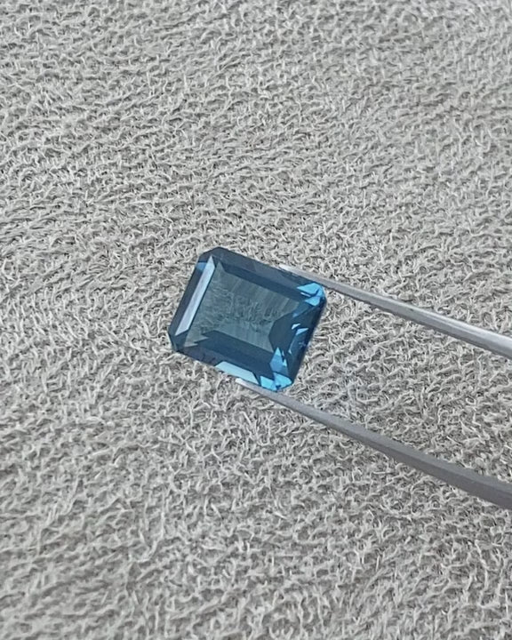 London Blue Scapular Necklace – video 1