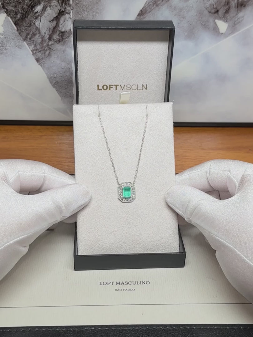 Villa Necklace – Emerald – video 1