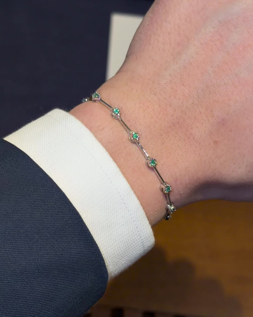 Emerald Knife-Edge Tennis Bracelet 2mm 3pts – video 1