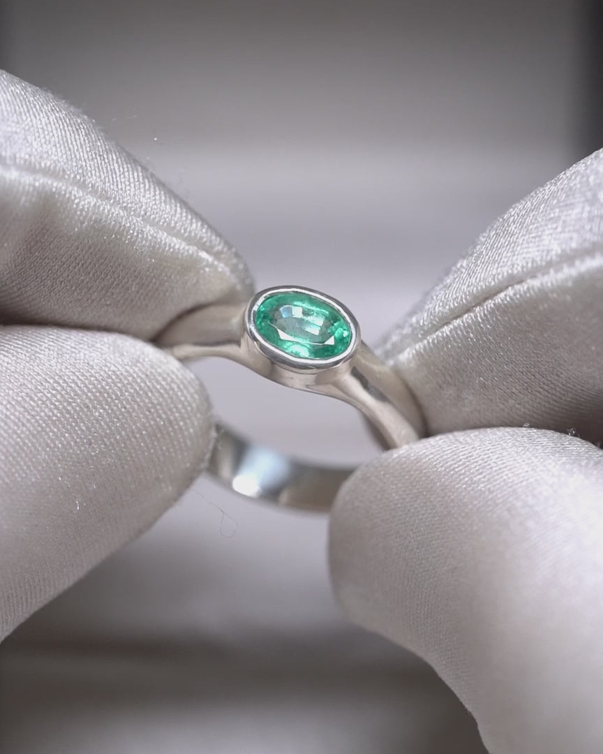 Deep Ring – Emerald – video 1