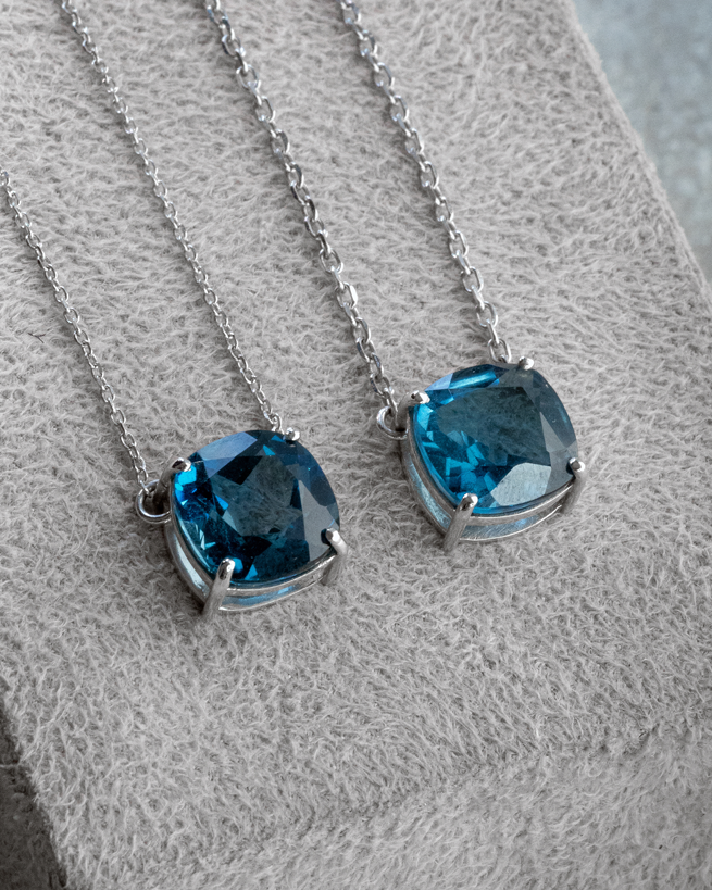 London Topaz + 2 Diamonds Necklace