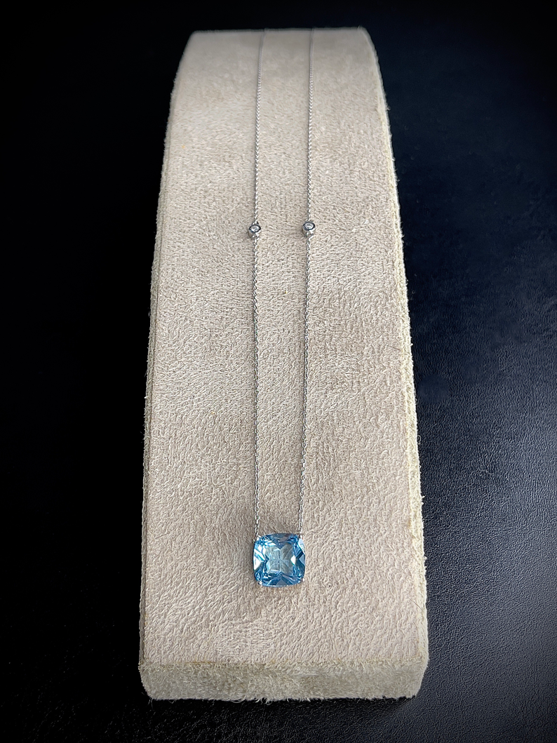 Sky Topaz + 2 Diamonds Necklace